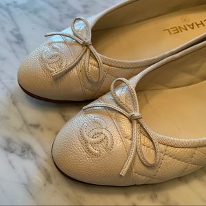 CHANEL BALLERINAS SZ 38.5 (Pearlescent Ivory)